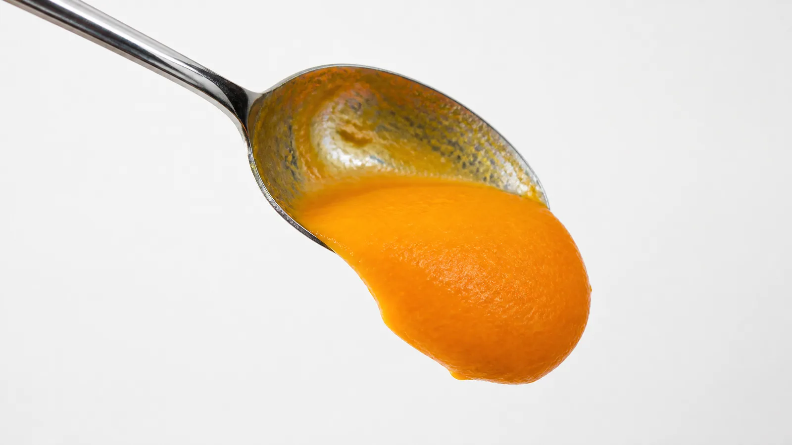 Löffelkipptest (Spoon Tilt Test) – Püree rutscht geschlossen vom gekippten Löffel